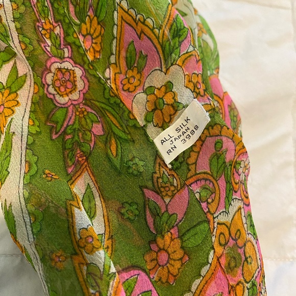 Dainty
Vintage
Japanese
100% Silk
Endless scarf
.
.
.
.
.
#vintage #60s #70s - Picture 3 of 5